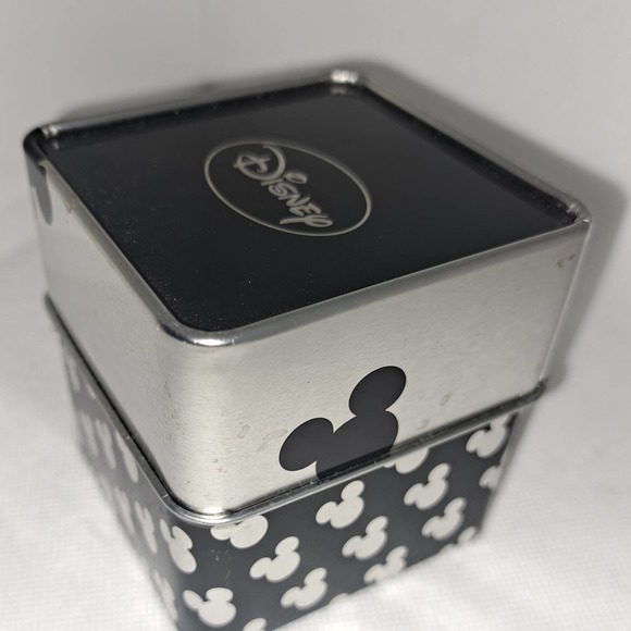 NEW in Collectors Tin Box - Mickey Mouse Watch with heart Stainless Band - Picture 5 of 6